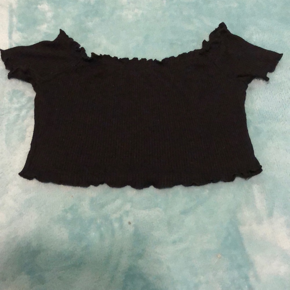 Shoulder off Black top